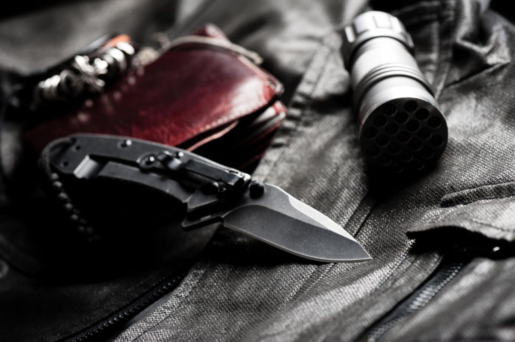 Najpopularniejszym modelem jest nóż KaBar Dozier, który ma ostrze składane